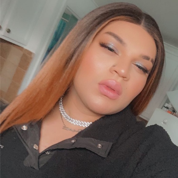 Meet your Posher, Elaina - Picture 2 of 3